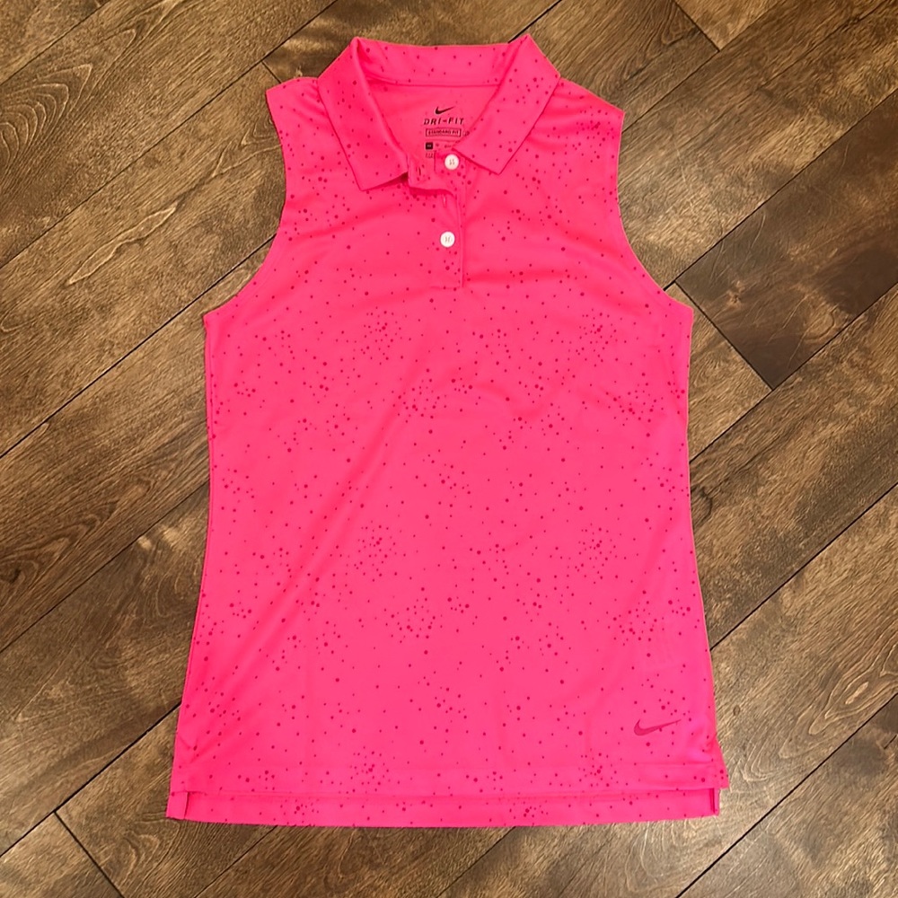 NWOT women’s Nike sleeveless racer back golf polo. Hot pink polka dots -XS
